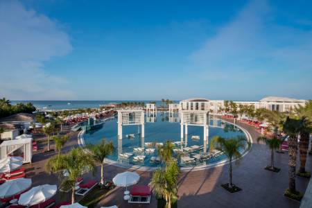SELECTUM LUXURY RESORT Pools & Beach